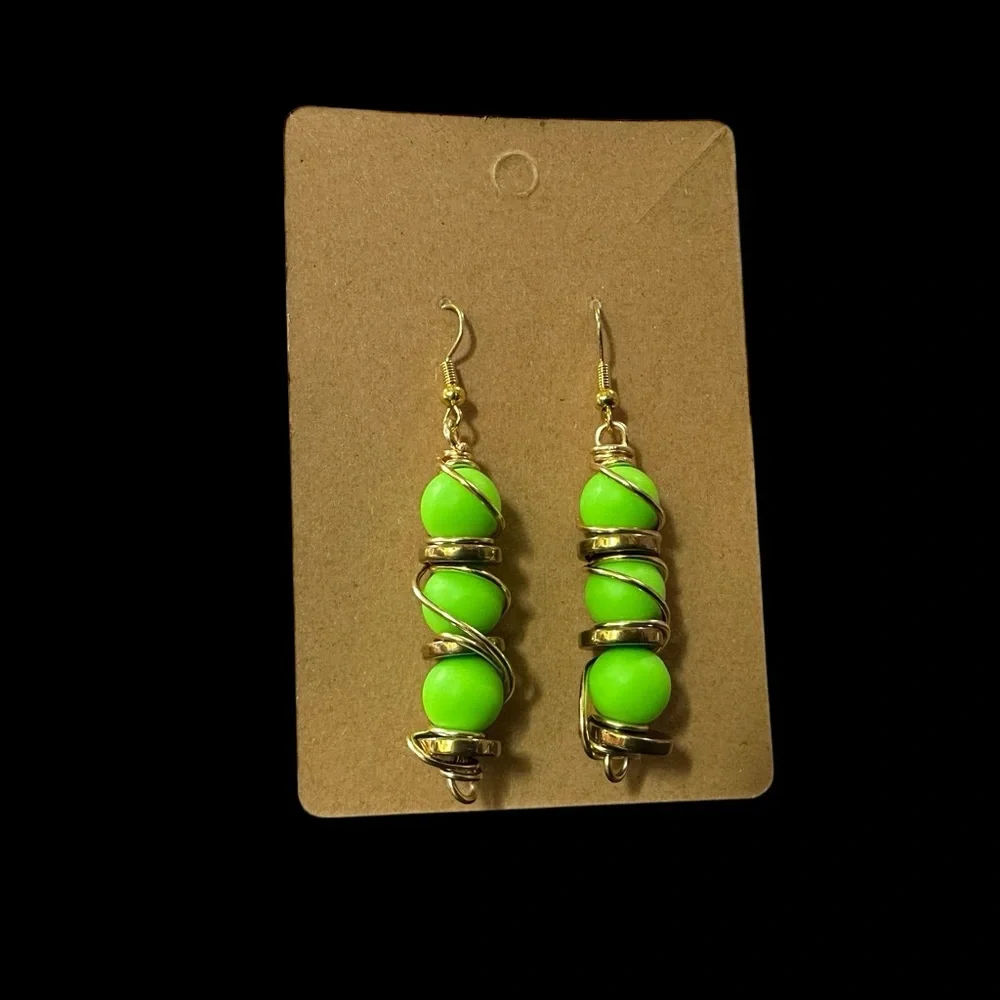 Neon Green Beaded Bracelet with Gold Tag - Picture 2 of 10